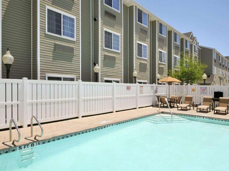 Super 8 By Wyndham Airport North Hotel San Antonio