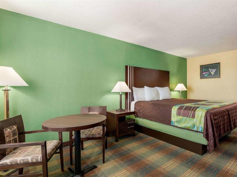 Ramada By Wyndham Near Seaworld - Lackland Afb 3* San Antonio