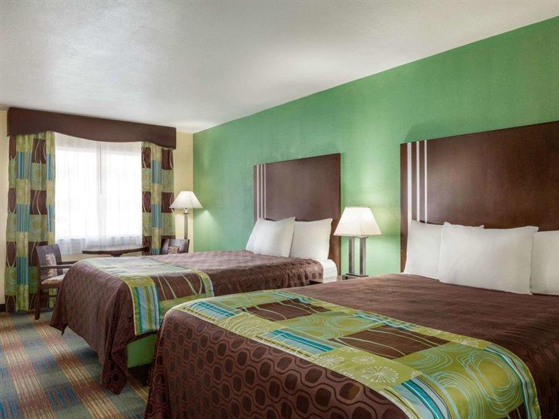 Ramada By Wyndham Near Seaworld - Lackland Afb 3*