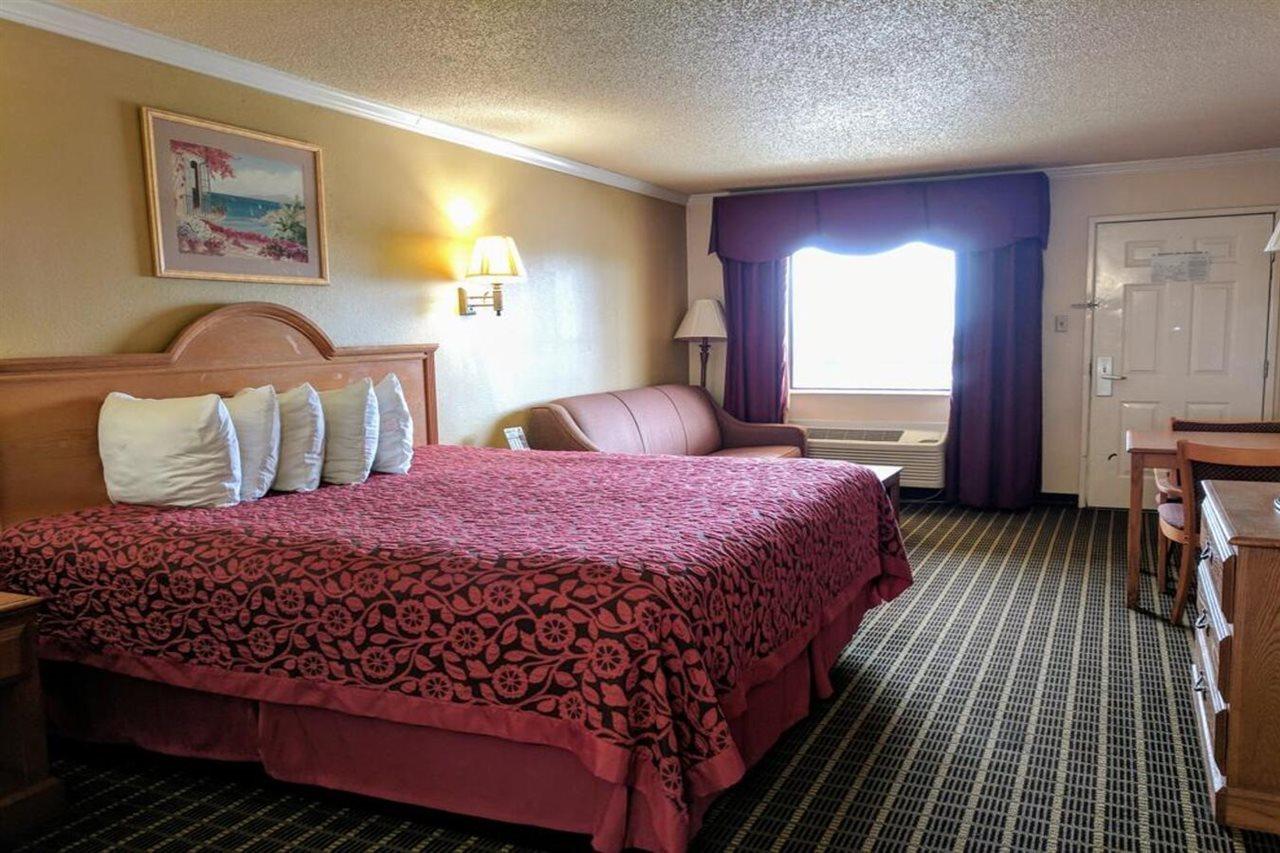 Hotel Days By Wyndham Interstate Hwy 35 North 2*