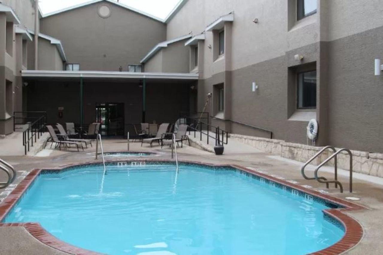 Country & By Radisson, Lackland Afb , Tx 3*