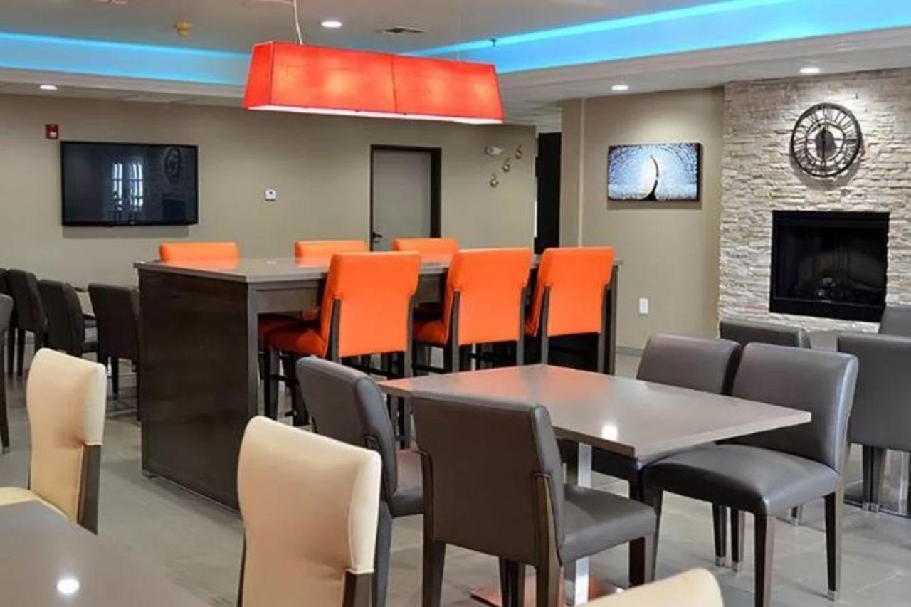 Country & By Radisson, Lackland Afb , Tx 3*