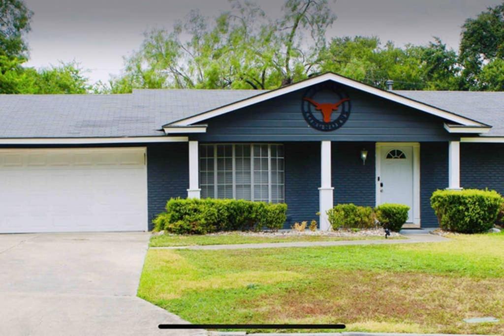Cyc Lounge With Holiday home San Antonio