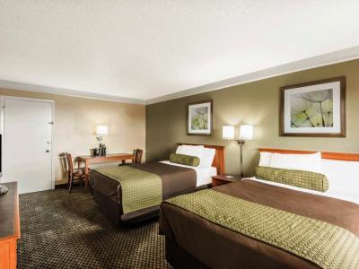 Baymont By Wyndham Near South Texas Medical Ctr Hotel