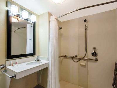 Baymont By Wyndham Near South Texas Medical Ctr 2*