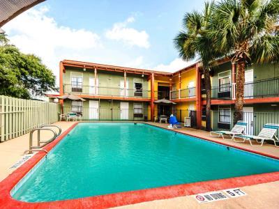 Baymont By Wyndham Near South Texas Medical Ctr Hotel San Antonio