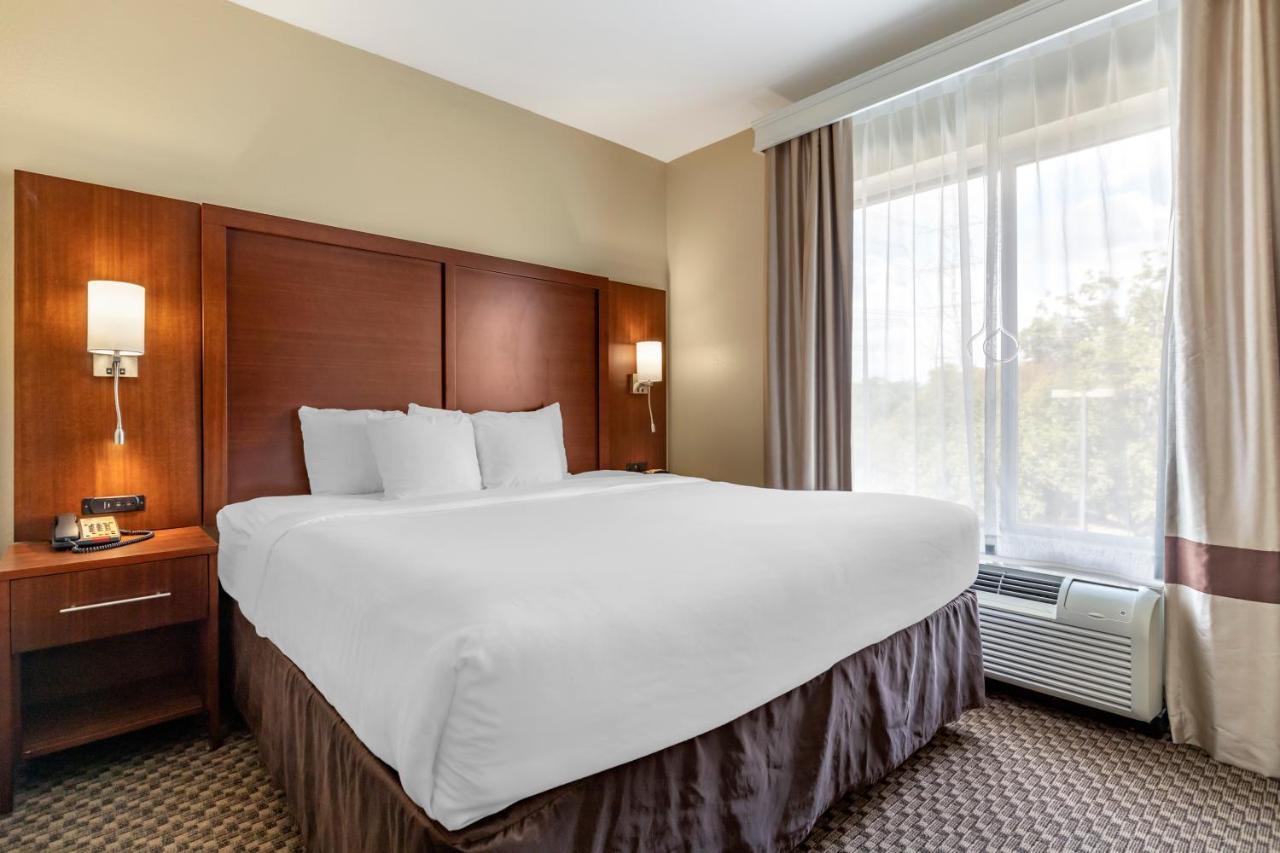 Comfort Medical Center Near Six Flags Hotel 3*