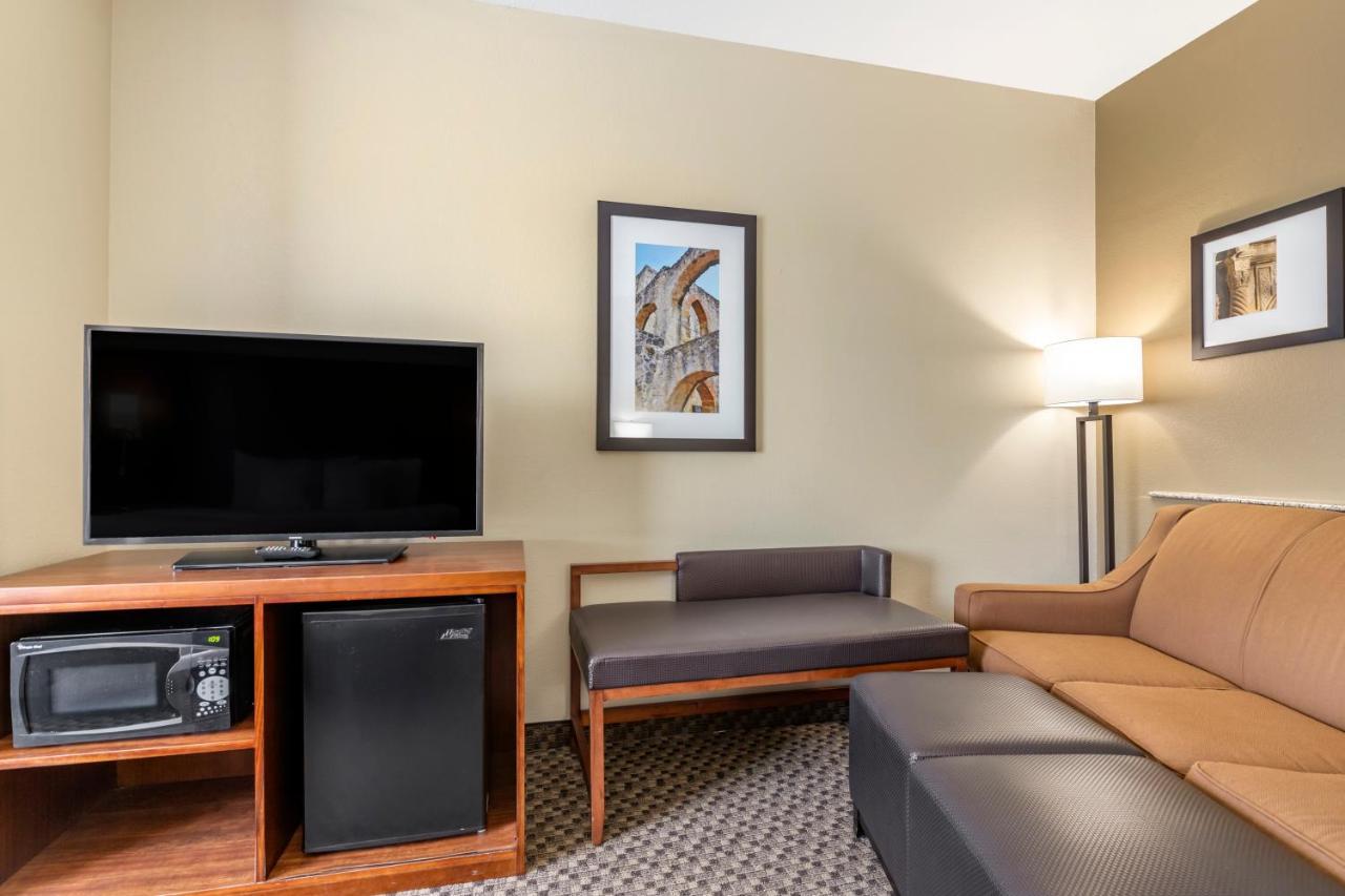 Hotel Comfort Medical Center Near Six Flags 3*
