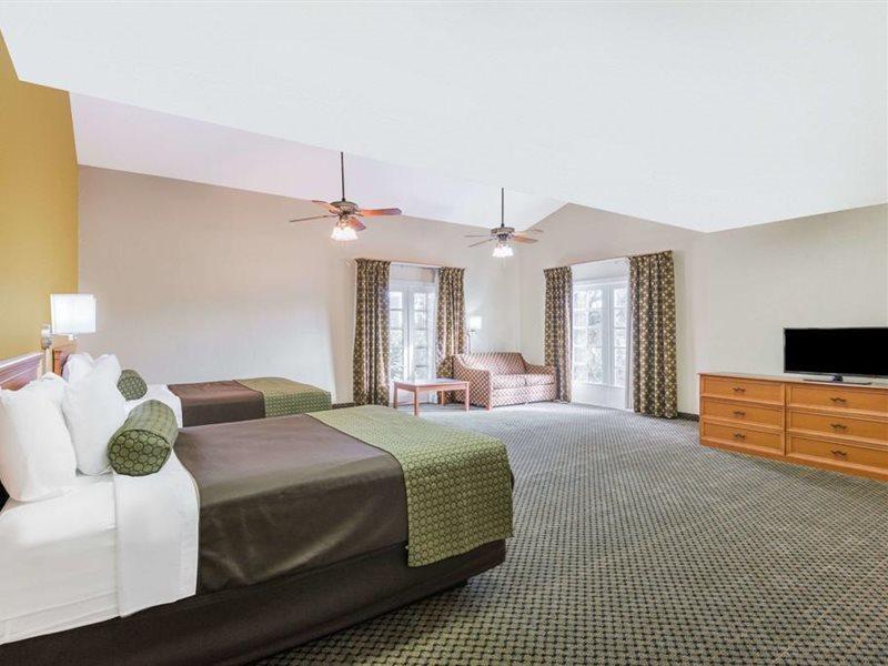 Baymont By Wyndham Near South Texas Medical Ctr