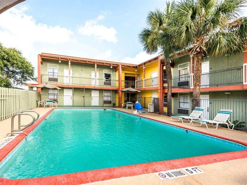 Hotel Baymont By Wyndham Near South Texas Medical Ctr San Antonio