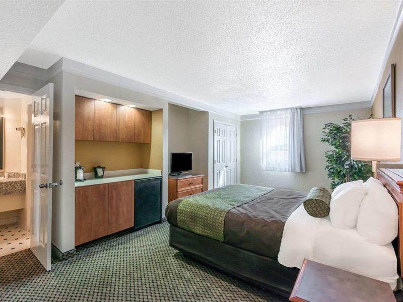 Hotel Baymont By Wyndham Near South Texas Medical Ctr 2*