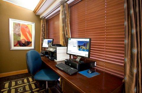 Express & - Downtown Market Area By Ihg 3*