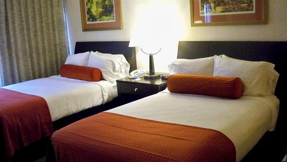 El Tropicano Riverwalk Hotel