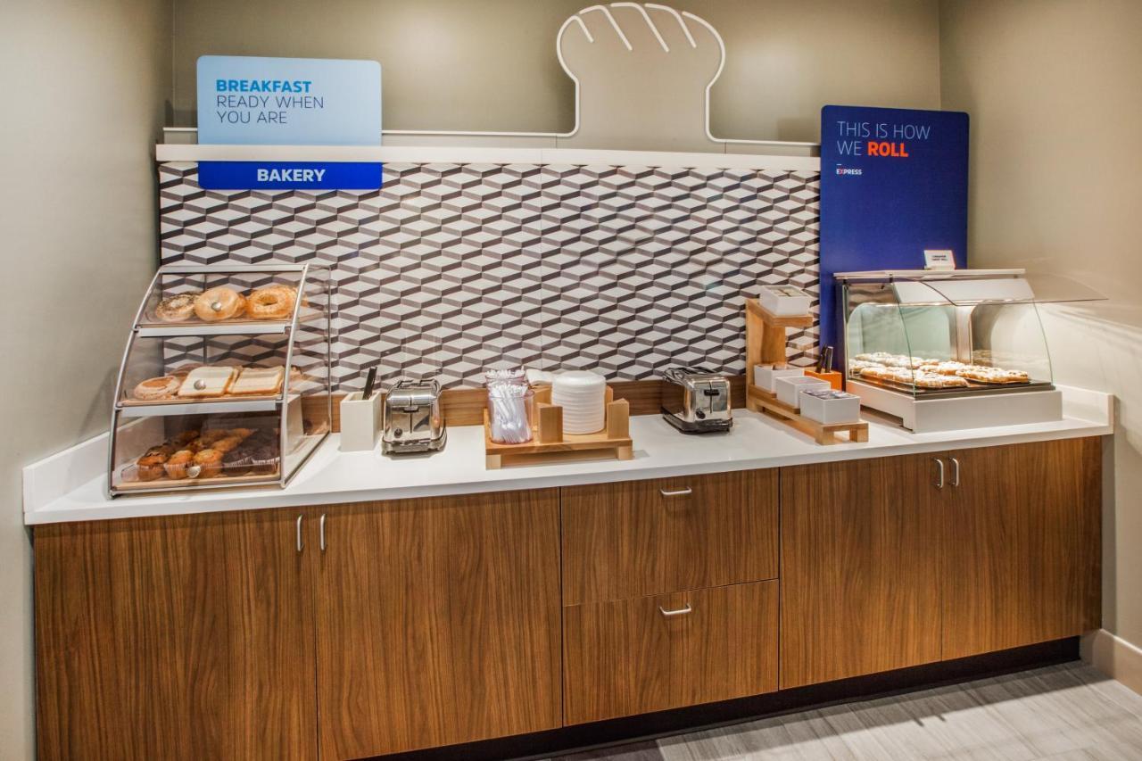 Hotel Express - East I-10 By Ihg 3*