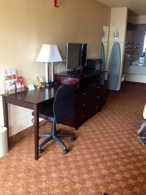 Hotel Econo & Downtown Northeast Near Fort Sam Houston 2*