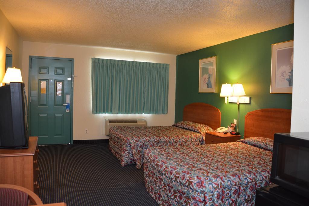 Express Near Ft. Sam Houston Motel 2*