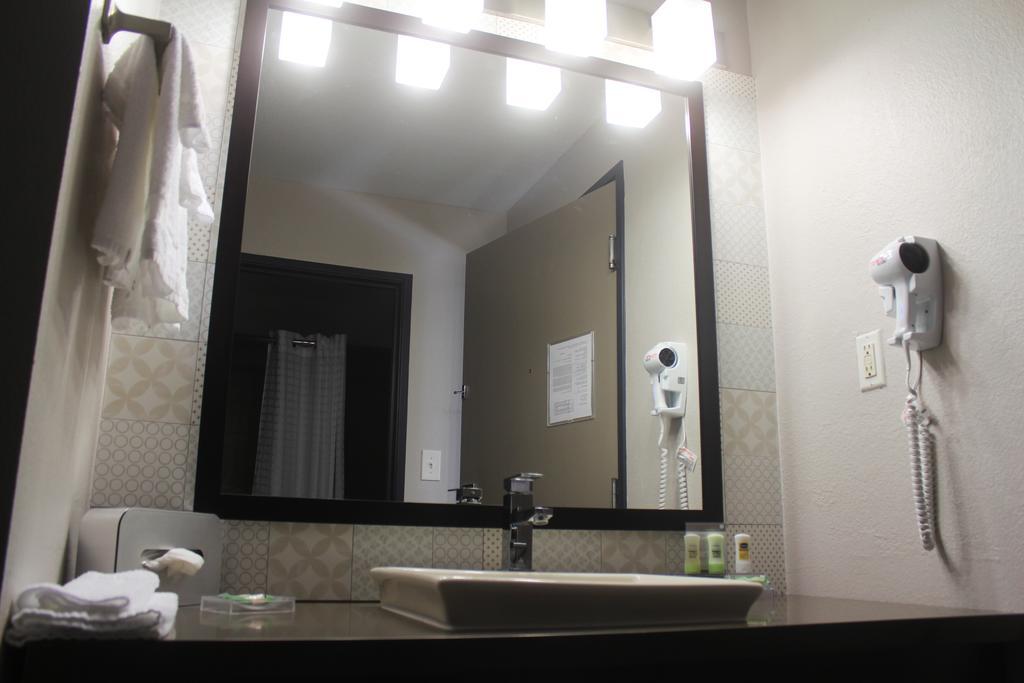 Country & By Radisson, Lackland Afb , Tx 3*