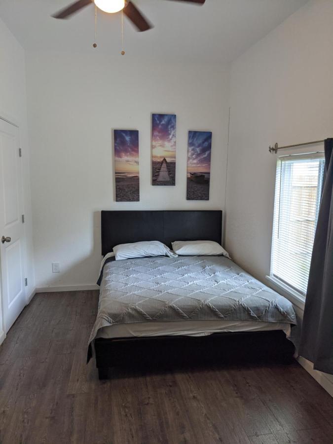 Cozy *downtown Getaway* Holiday home *