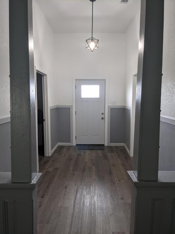 Cozy *downtown Getaway* Holiday home