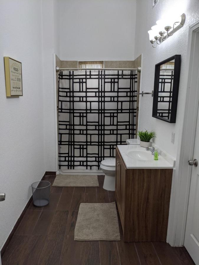 Cozy *downtown Getaway* Holiday home