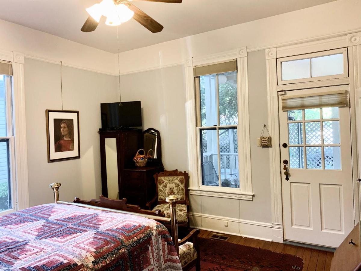 Brackenridge House 3*