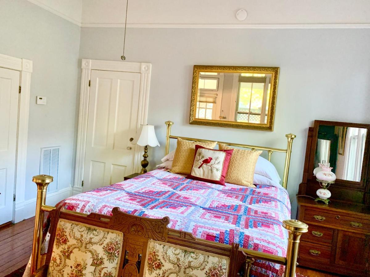Brackenridge House Bed & Breakfast