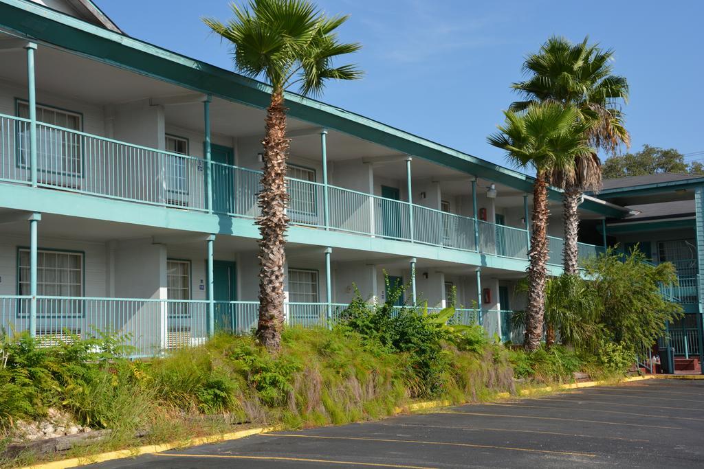 Motel Express Near Ft. Sam Houston 2*