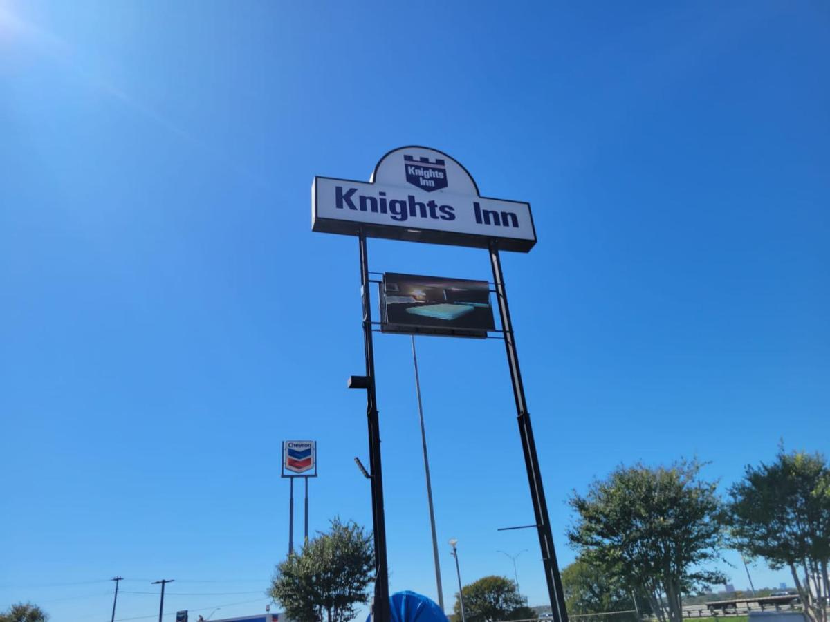 Motel Knights Near Frost Bank Center