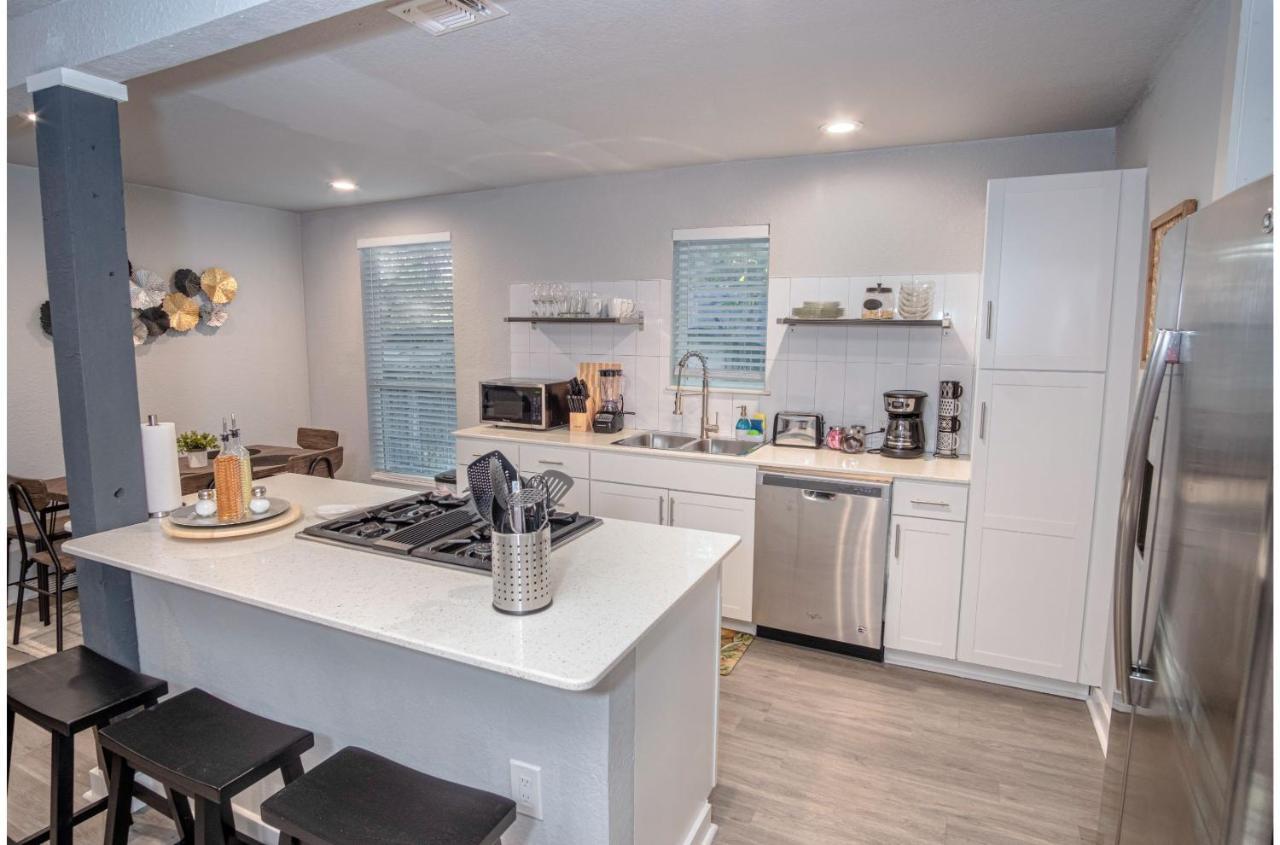 Stylish 4 Br2ba Renovated Near Downtown San Antonio