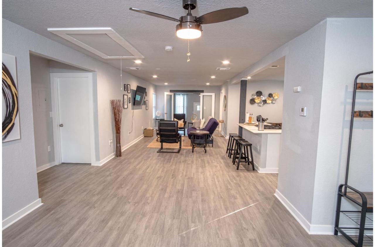 Stylish 4 Br2ba Renovated Near Downtown Holiday home