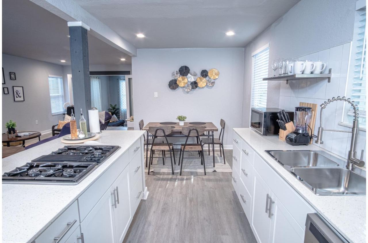 Stylish 4 Br2ba Renovated Near Downtown * San Antonio