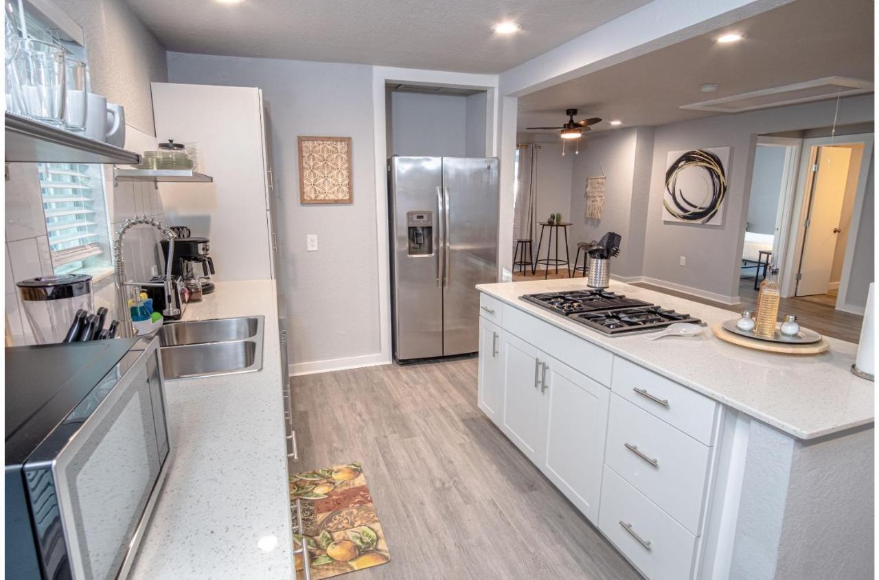 Holiday home Stylish 4 Br2ba Renovated Near Downtown