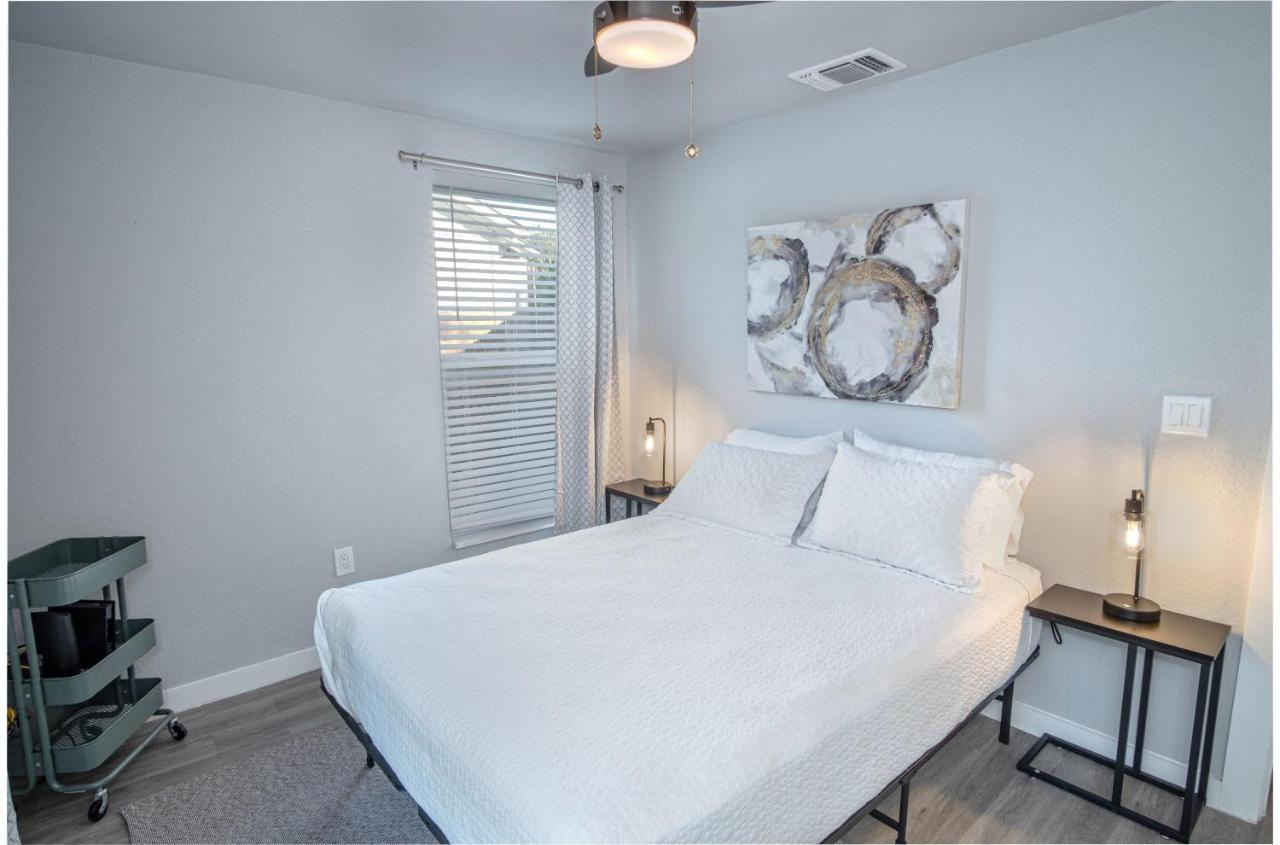 Stylish 4 Br2ba Renovated Near Downtown Holiday home