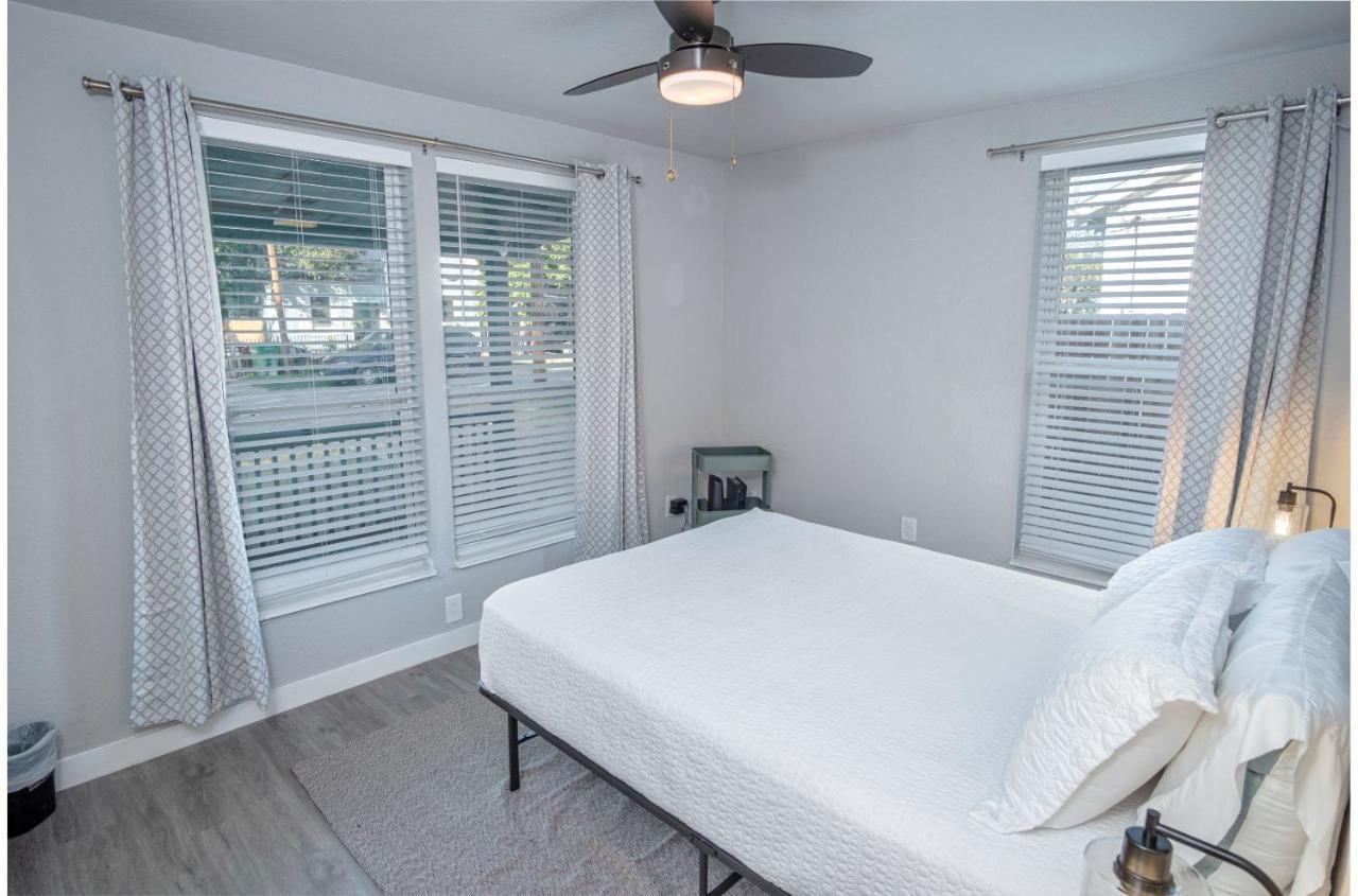 Stylish 4 Br2ba Renovated Near Downtown Holiday home
