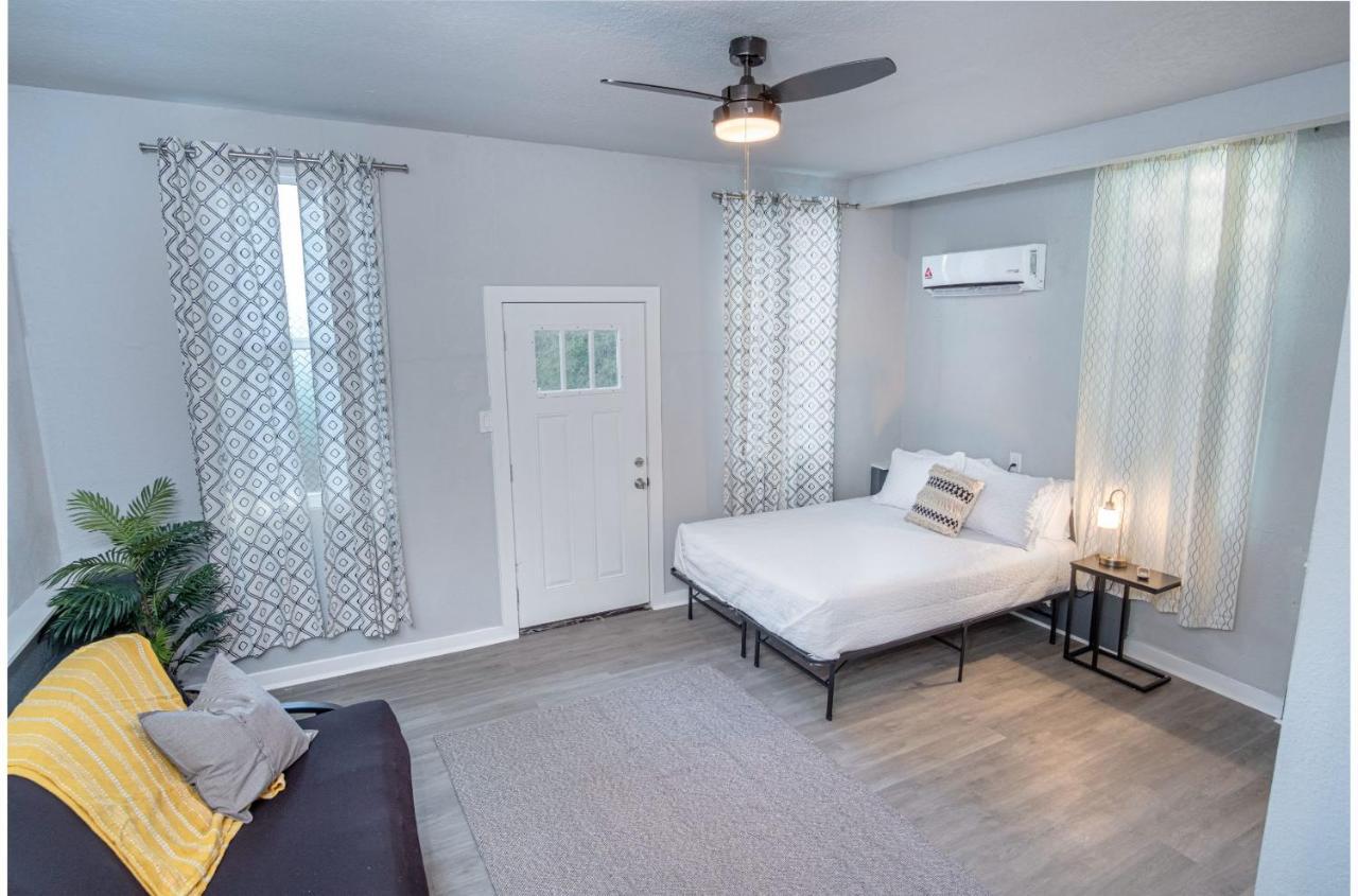 Stylish 4 Br2ba Renovated Near Downtown Holiday home