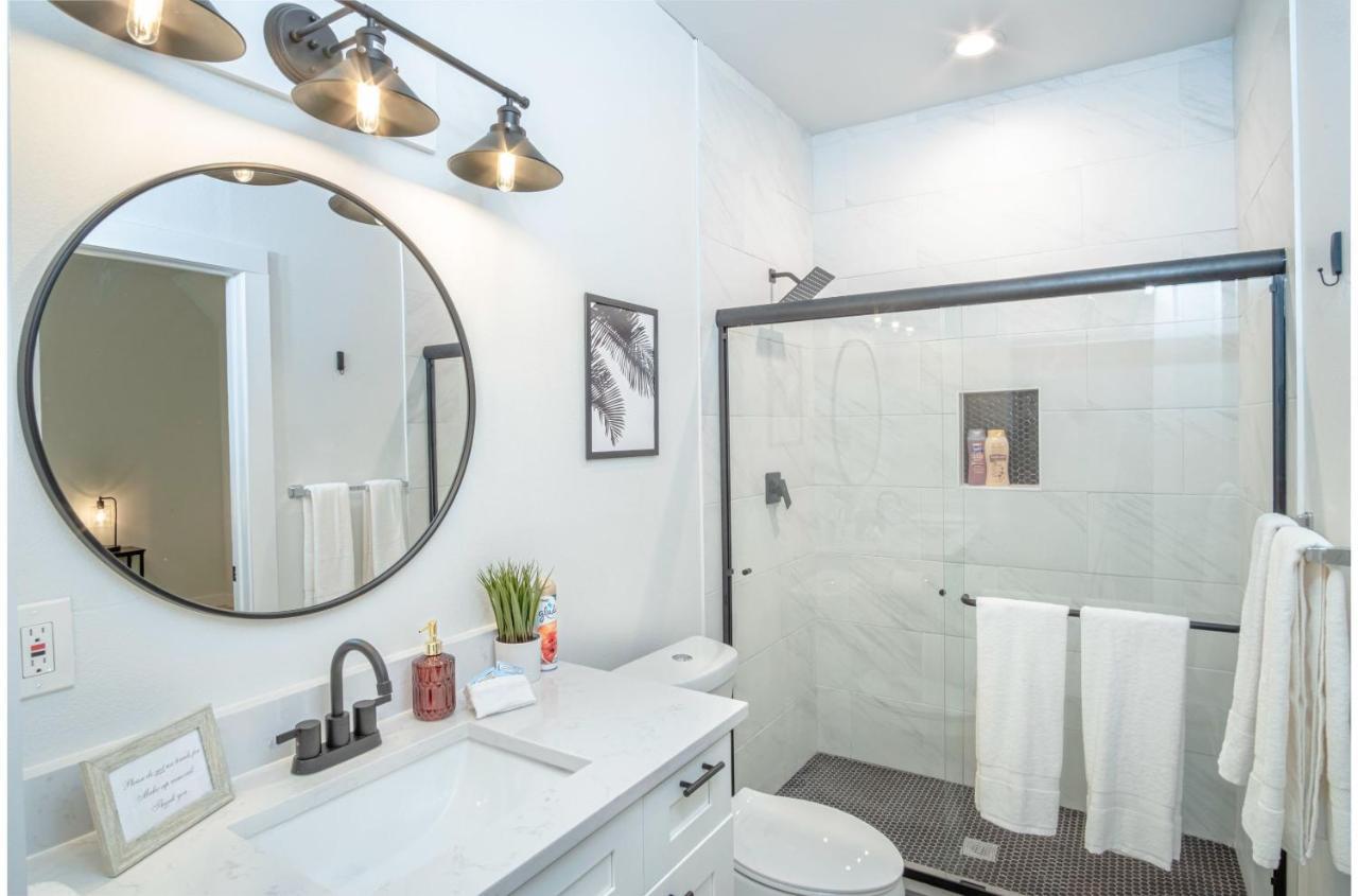 Spectacular 3 Bedroom 2 And A Half Ba Near Downtown Apartment