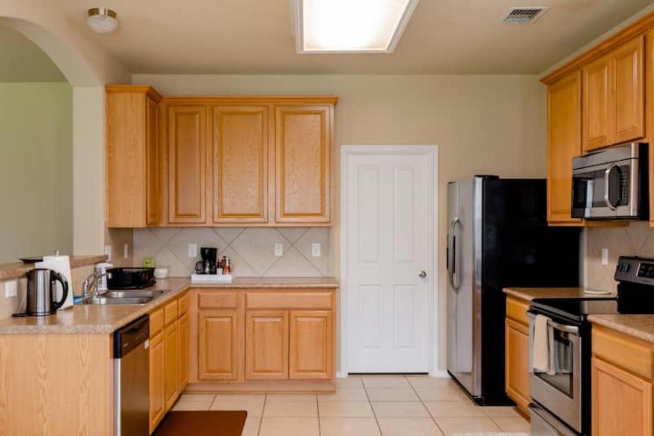Hero's Away From - Fun Family Getaway San Antonio