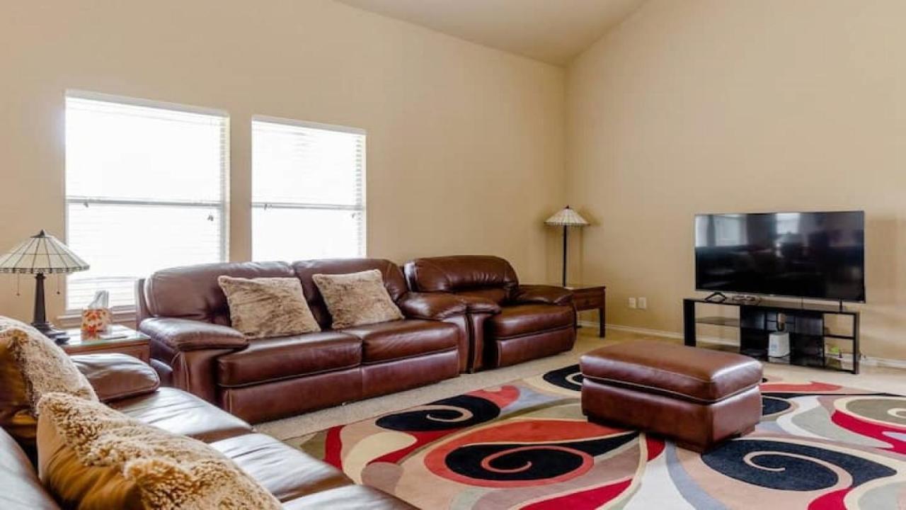 Hero's Away From - Fun Family Getaway San Antonio