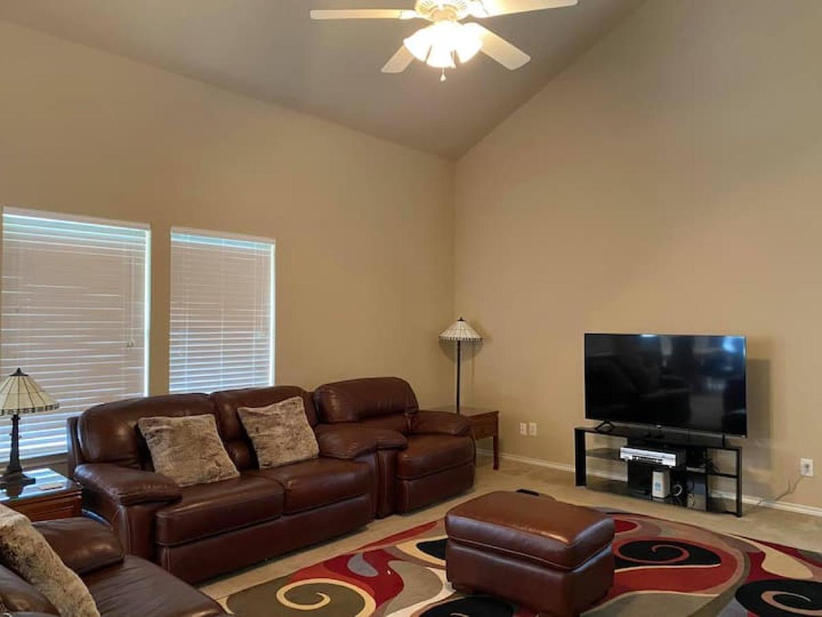 Hero's Away From - Fun Family Getaway Holiday home *