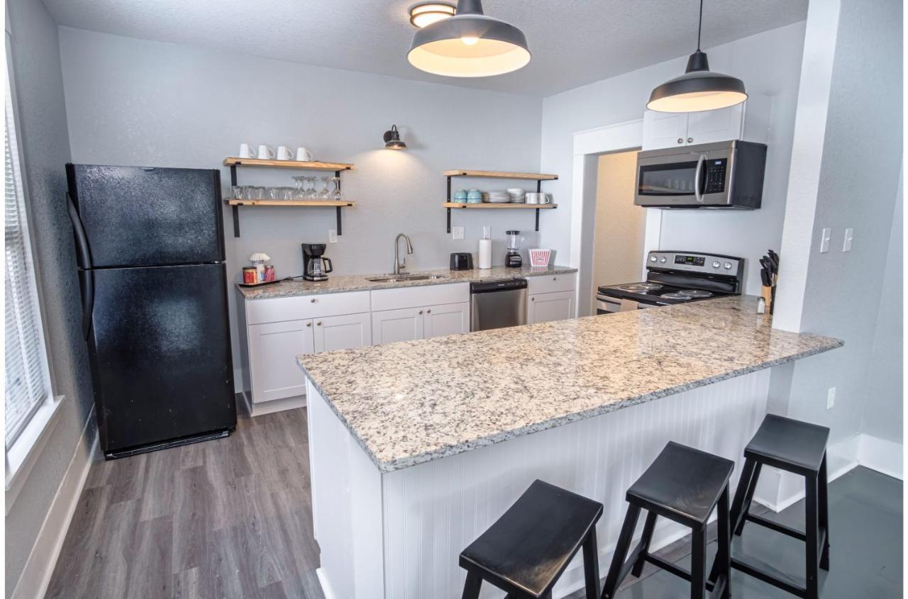 Wonderful 3 Bedroom 2 Ba Near Downtown Holiday home *