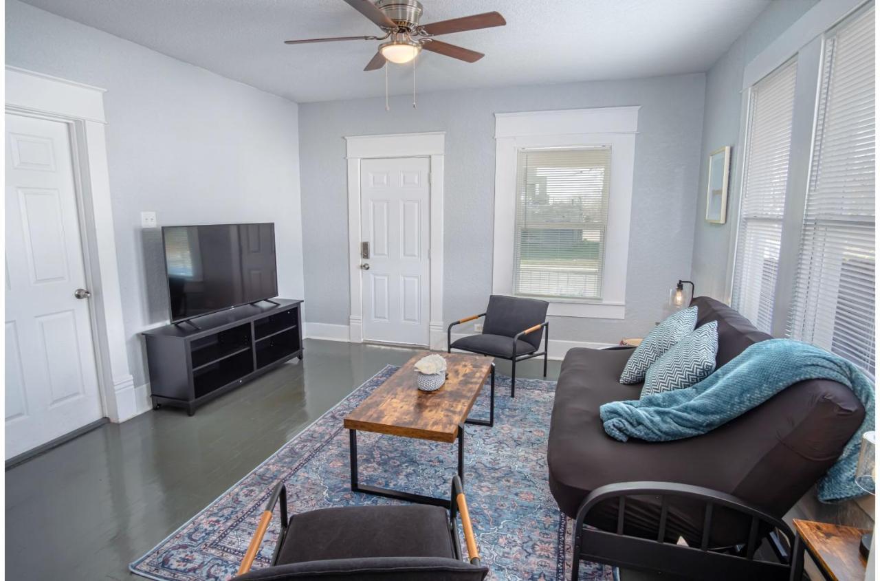 Wonderful 3 Bedroom 2 Ba Near Downtown Holiday home San Antonio