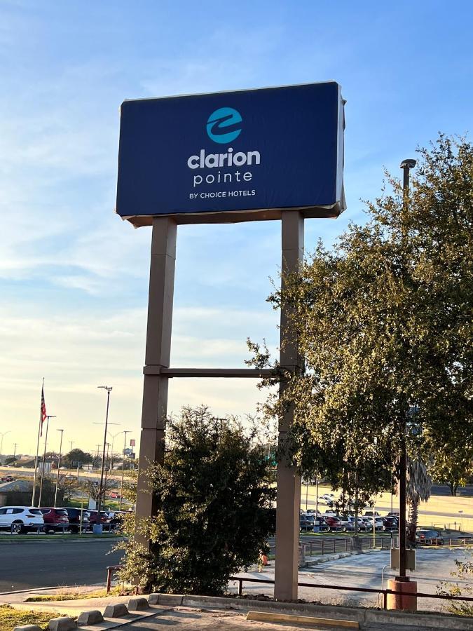 Hotel Clarion Pointe Near Medical Center 2*