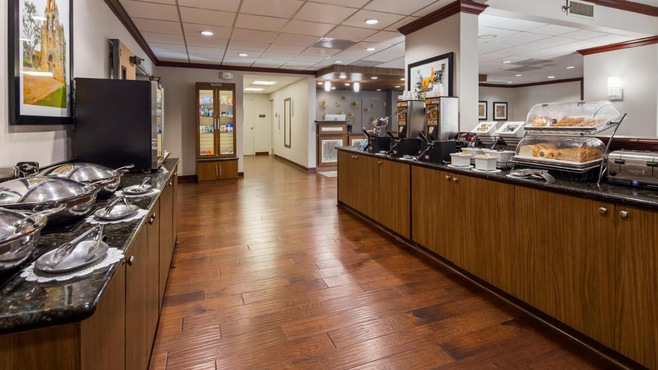 Clarion Pointe Near Medical Center Hotel 2*