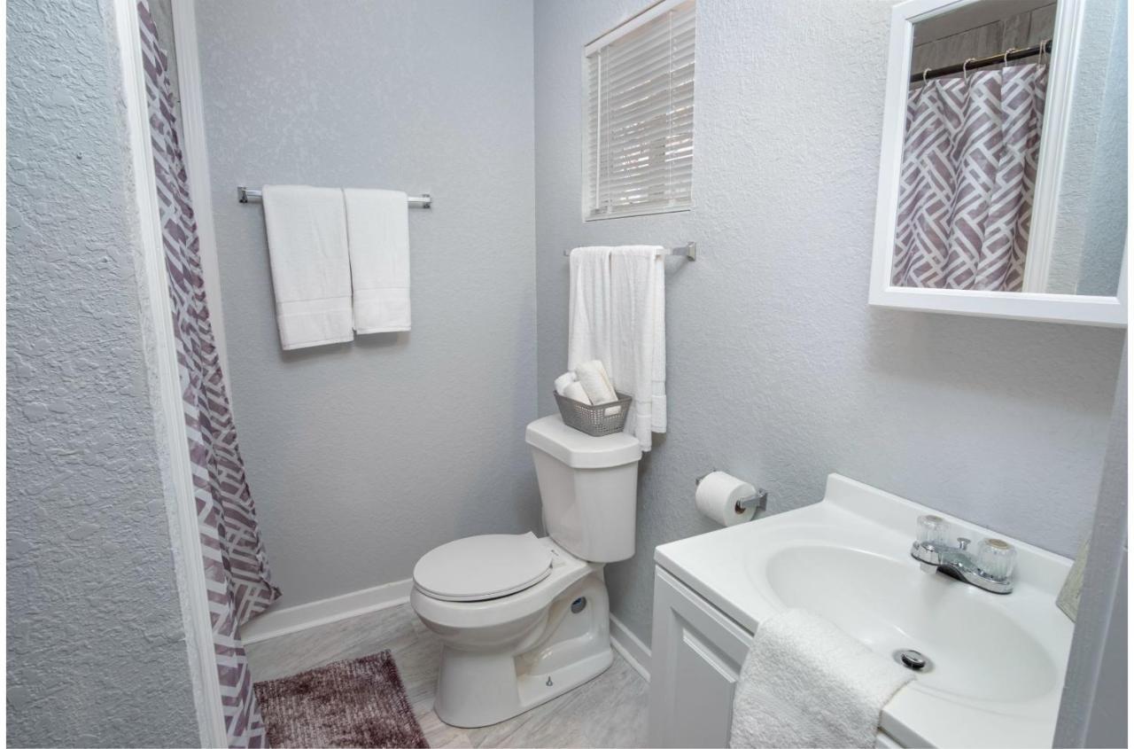 Wonderful 3 Bedroom 2 Ba Near Downtown *