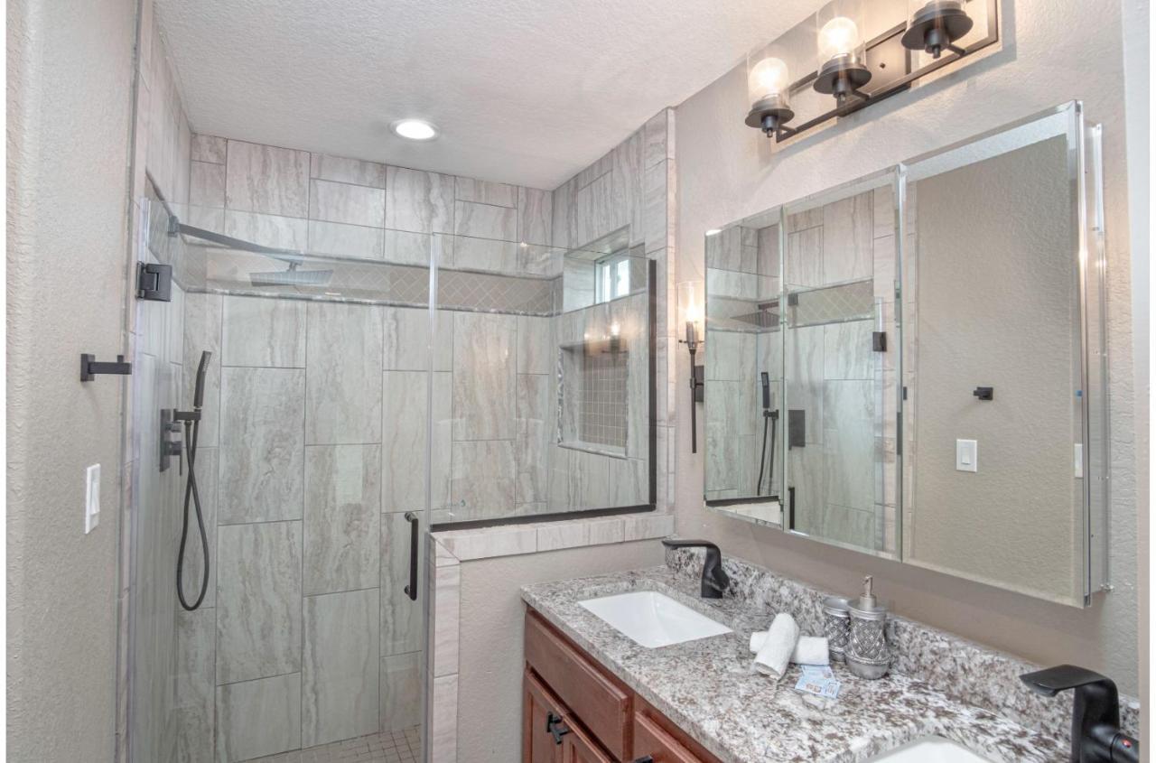 Lovely 3 Bedroom Only 9 Minutes From Downtown San Antonio