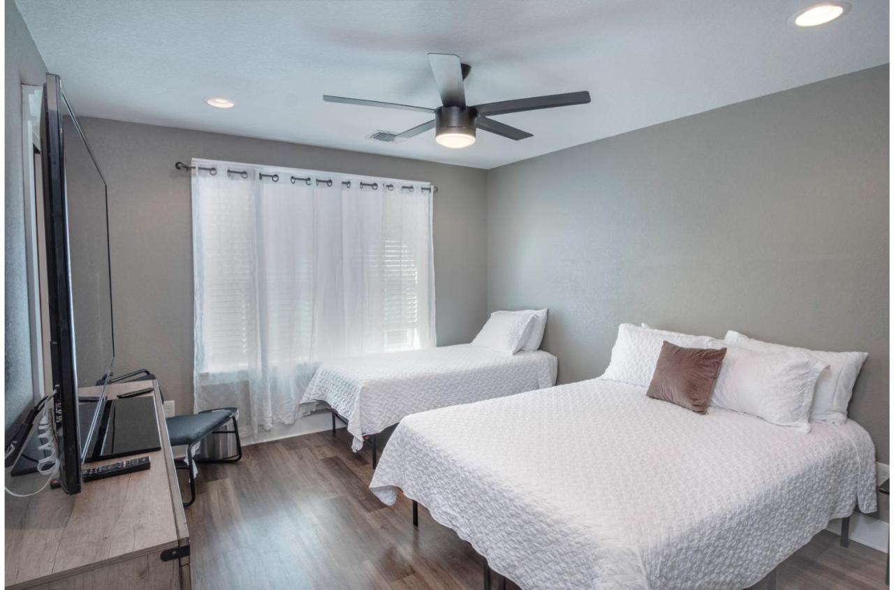 Holiday home Lovely 3 Bedroom Only 9 Minutes From Downtown San Antonio