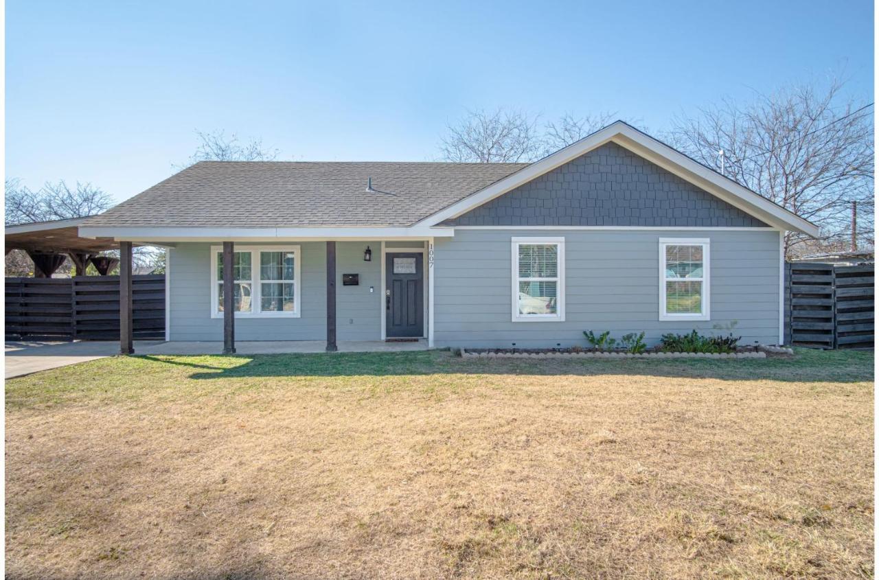 Lovely 3 Bedroom Only 9 Minutes From Downtown Holiday home San Antonio
