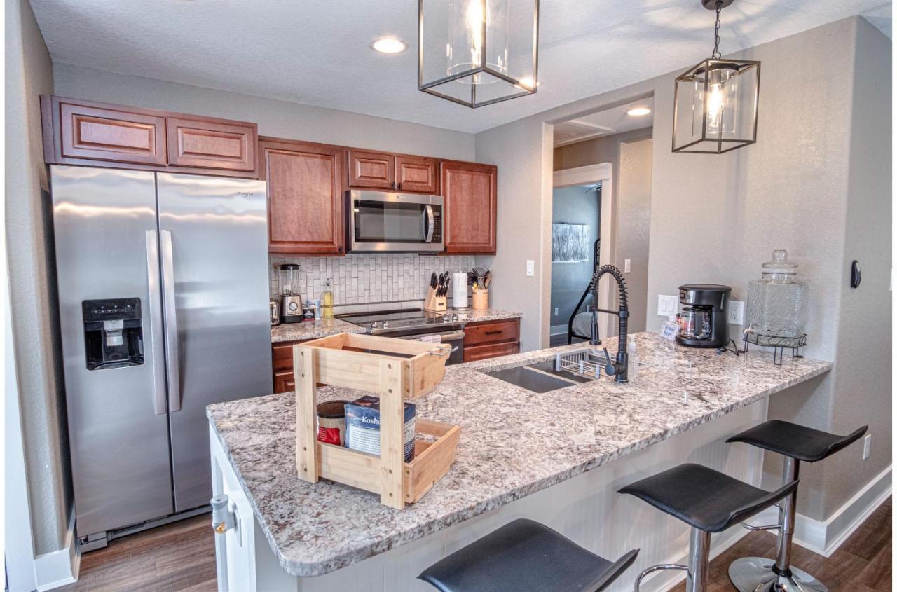Lovely 3 Bedroom Only 9 Minutes From Downtown Holiday home *