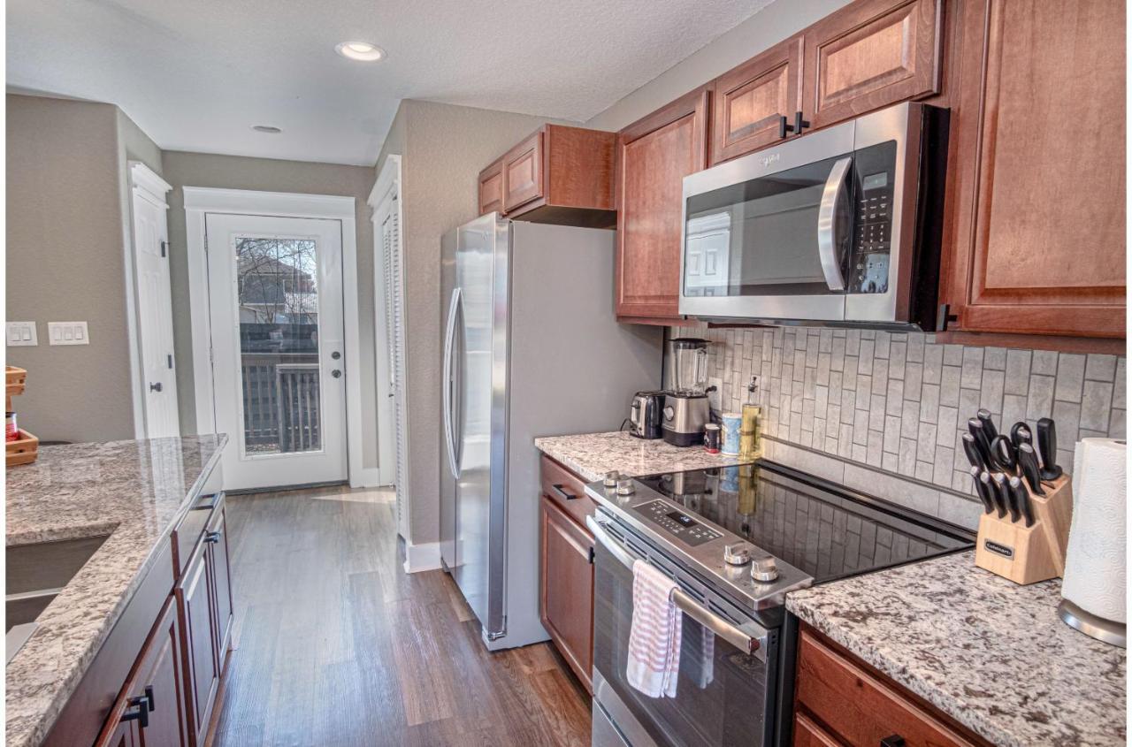 Lovely 3 Bedroom Only 9 Minutes From Downtown *