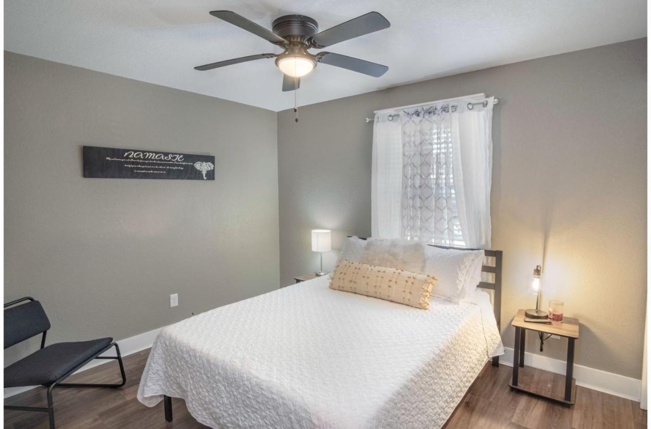 Lovely 3 Bedroom Only 9 Minutes From Downtown Holiday home San Antonio